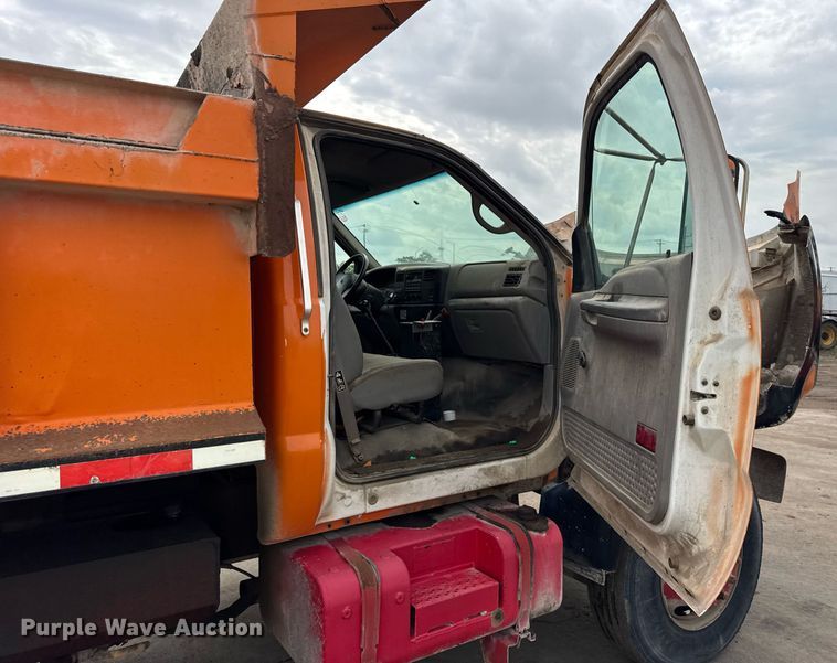 image for item EF2066 2001 Ford F750 Super Duty dump truck