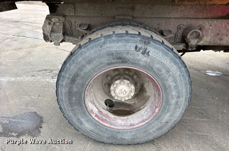 image for item EF2066 2001 Ford F750 Super Duty dump truck