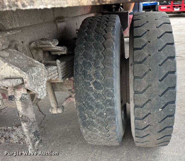 image for item EF2066 2001 Ford F750 Super Duty dump truck