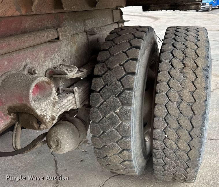 image for item EF2066 2001 Ford F750 Super Duty dump truck