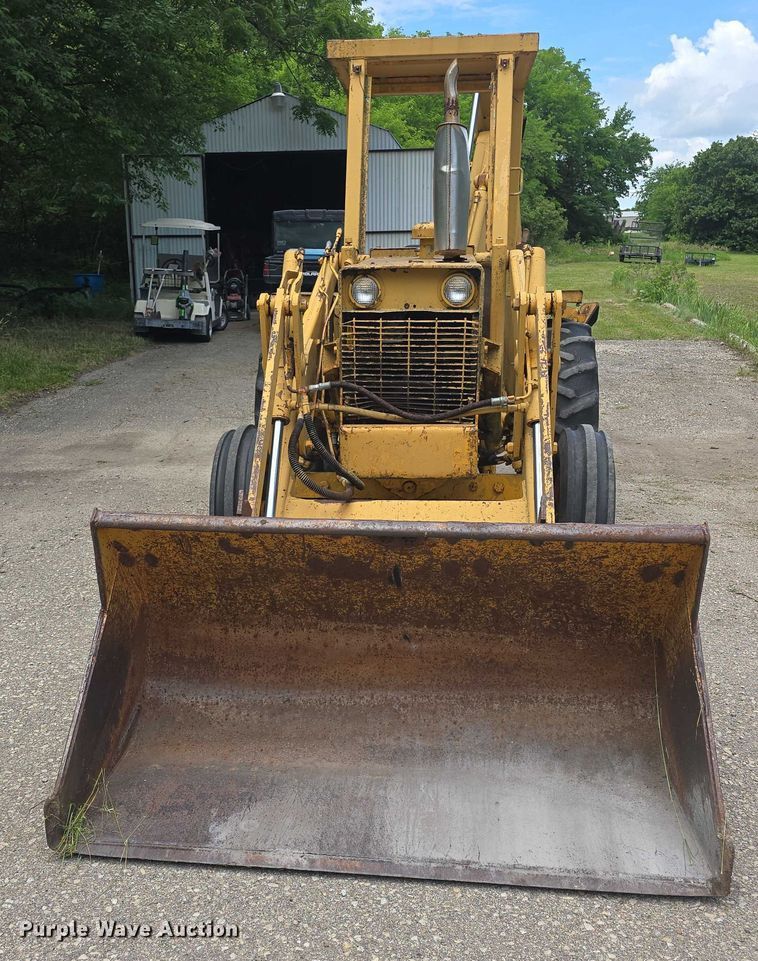 image for item EF3564 1974 Case 480B Construction King backhoe