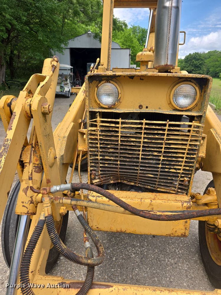 image for item EF3564 1974 Case 480B Construction King backhoe