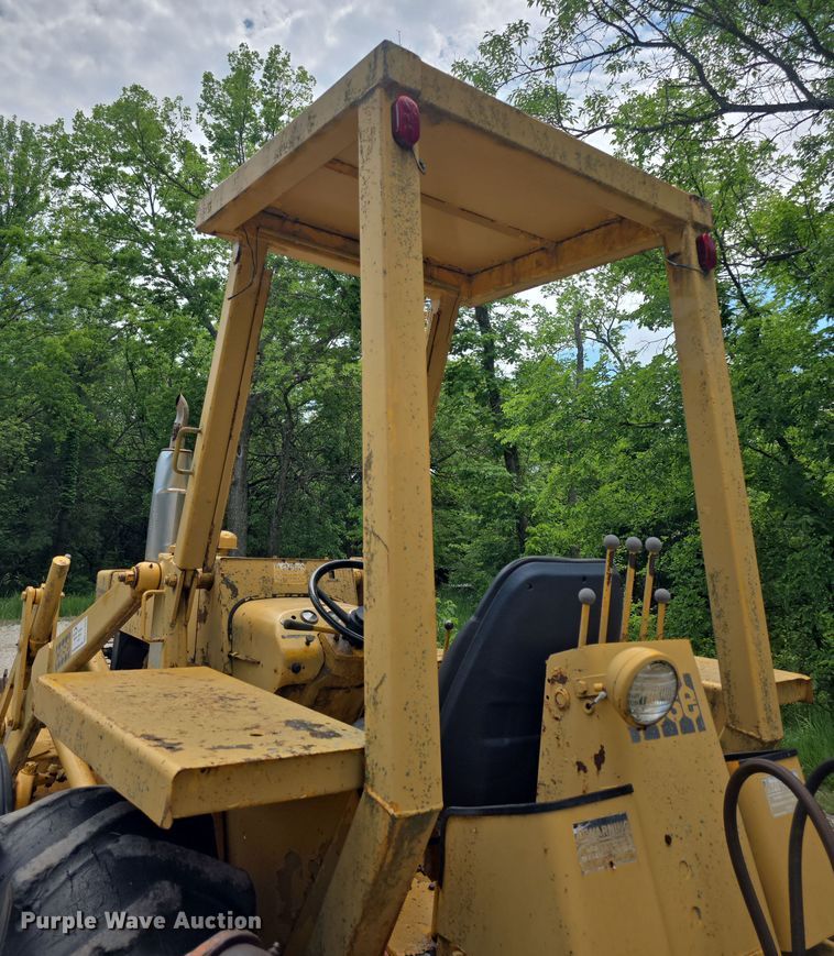 image for item EF3564 1974 Case 480B Construction King backhoe