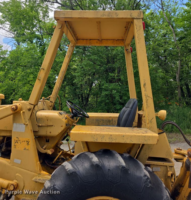 image for item EF3564 1974 Case 480B Construction King backhoe