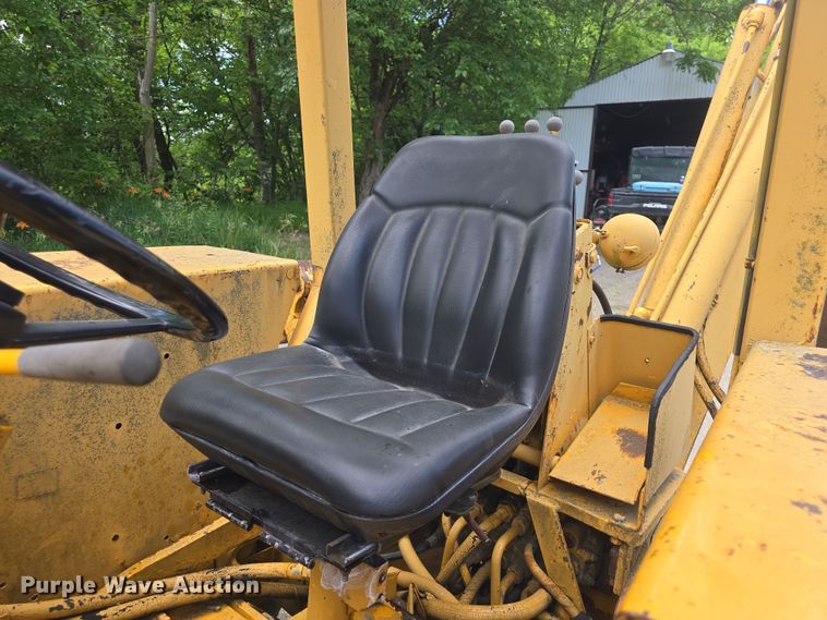 image for item EF3564 1974 Case 480B Construction King backhoe
