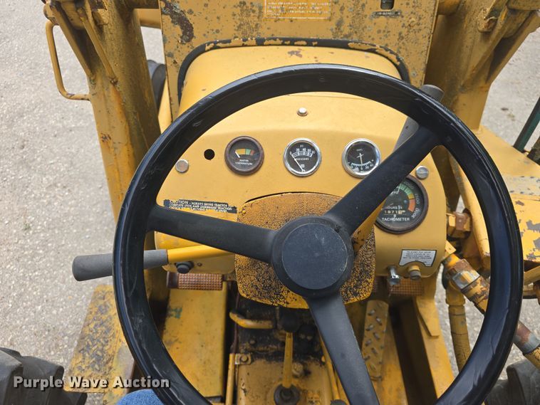 image for item EF3564 1974 Case 480B Construction King backhoe