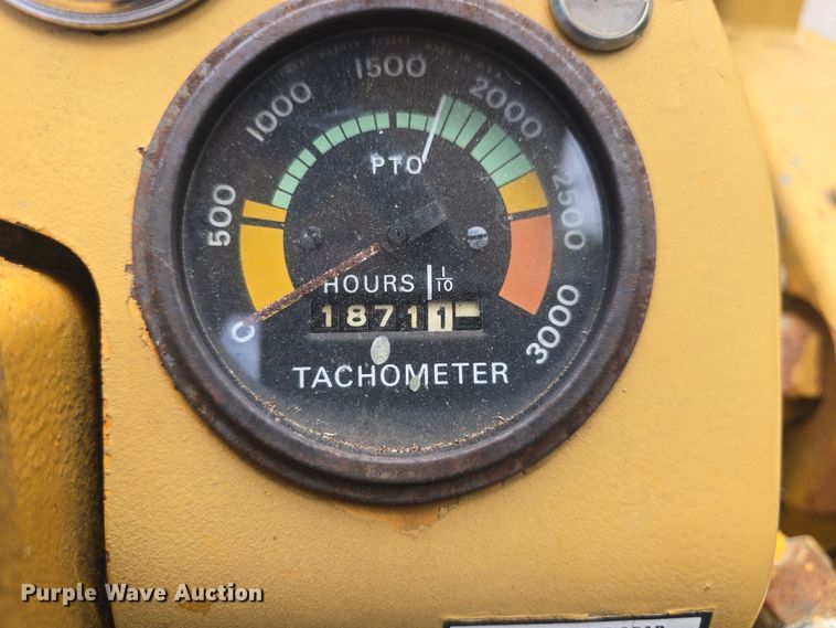 image for item EF3564 1974 Case 480B Construction King backhoe