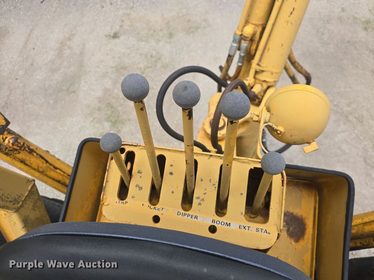 image for item EF3564 1974 Case 480B Construction King backhoe