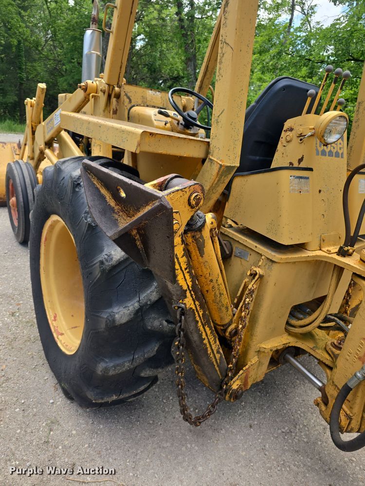 image for item EF3564 1974 Case 480B Construction King backhoe