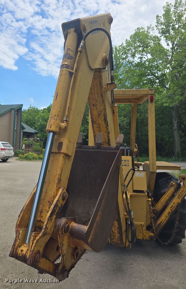 image for item EF3564 1974 Case 480B Construction King backhoe