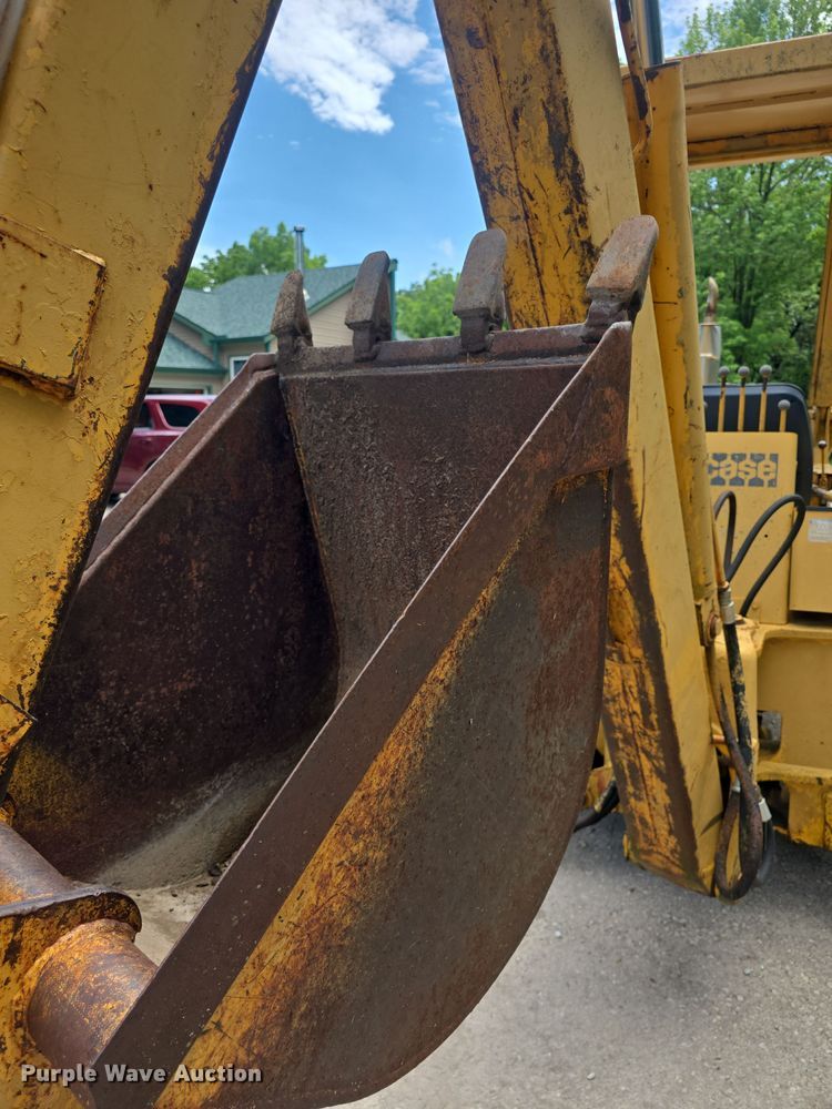 image for item EF3564 1974 Case 480B Construction King backhoe