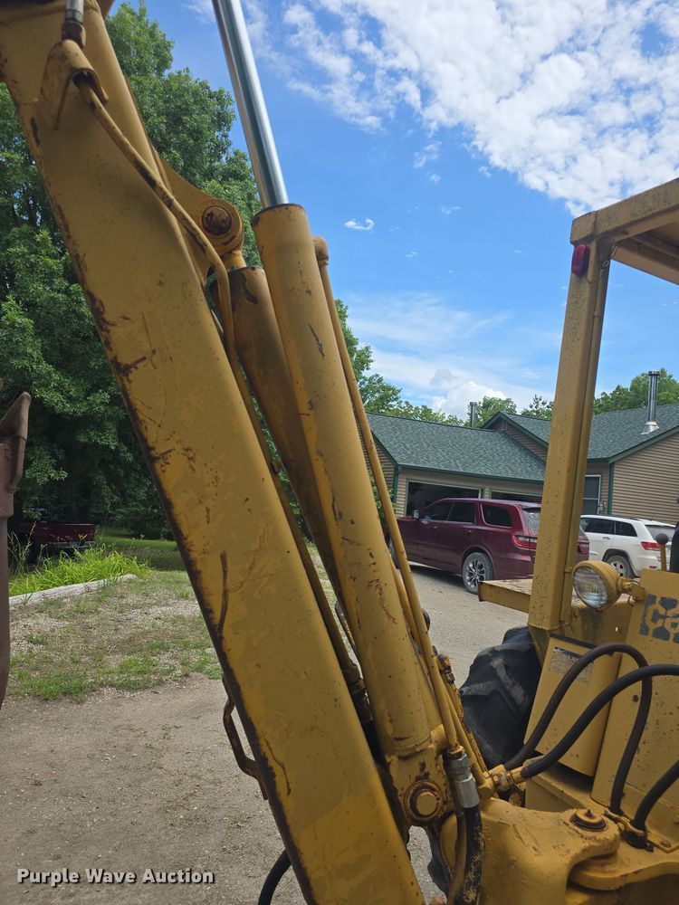 image for item EF3564 1974 Case 480B Construction King backhoe