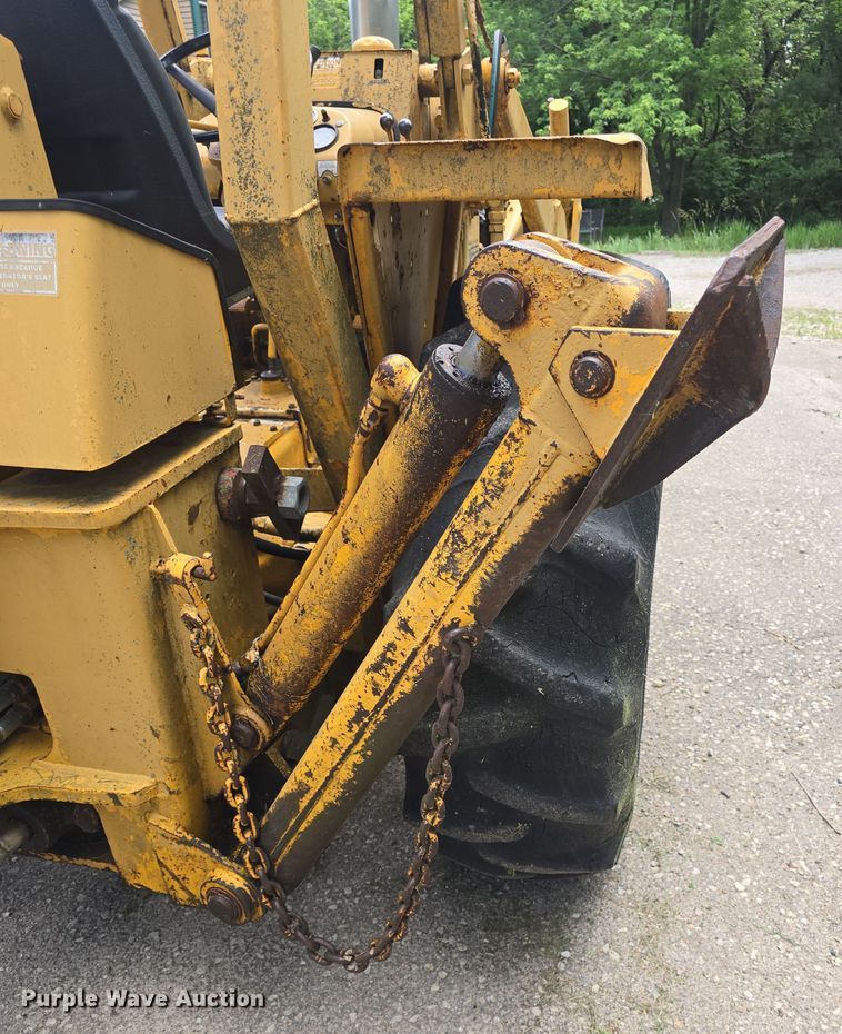 image for item EF3564 1974 Case 480B Construction King backhoe