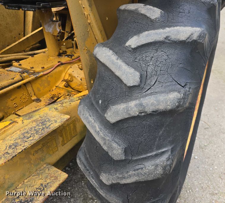 image for item EF3564 1974 Case 480B Construction King backhoe