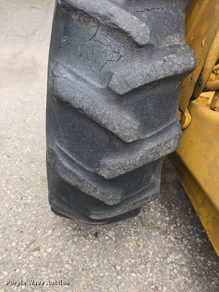 image for item EF3564 1974 Case 480B Construction King backhoe