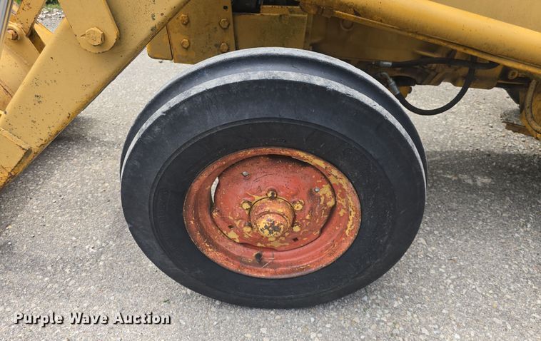 image for item EF3564 1974 Case 480B Construction King backhoe