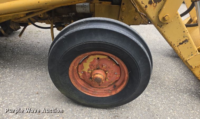 image for item EF3564 1974 Case 480B Construction King backhoe