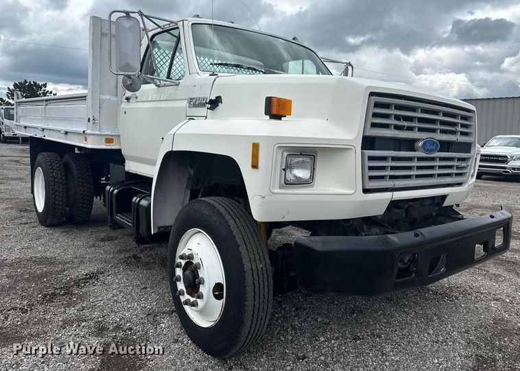 image for item EG5829 1993 Ford F700 dump flatbed truck