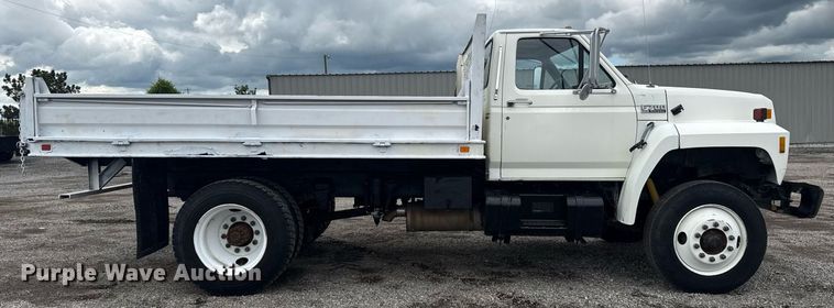 image for item EG5829 1993 Ford F700 dump flatbed truck