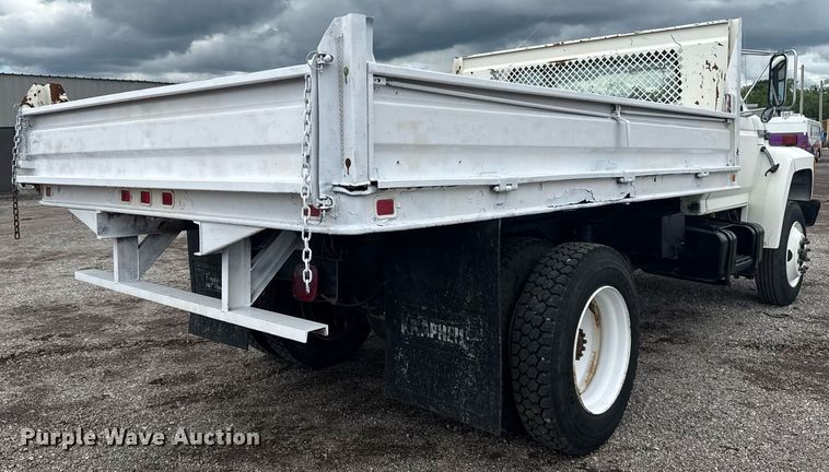 image for item EG5829 1993 Ford F700 dump flatbed truck