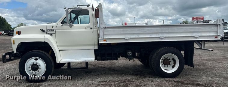image for item EG5829 1993 Ford F700 dump flatbed truck
