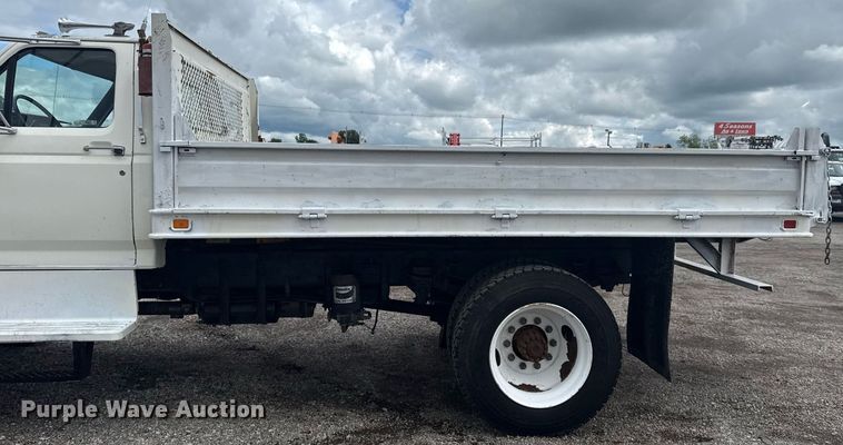 image for item EG5829 1993 Ford F700 dump flatbed truck