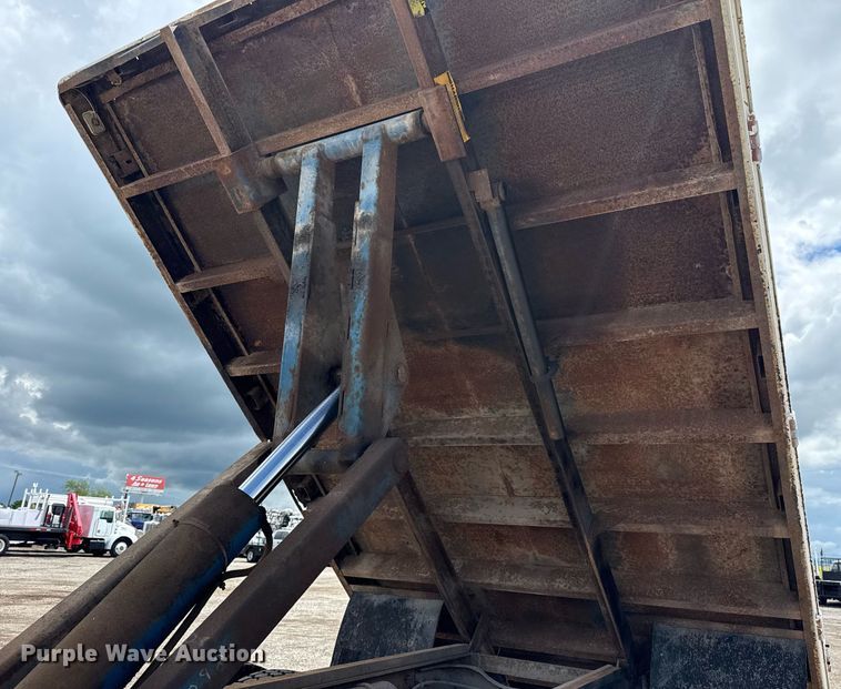 image for item EG5829 1993 Ford F700 dump flatbed truck