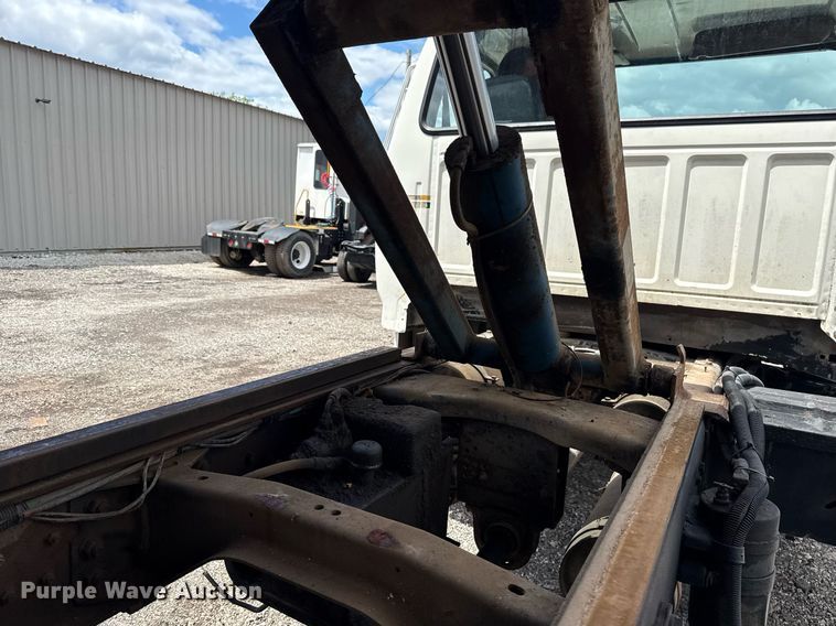 image for item EG5829 1993 Ford F700 dump flatbed truck