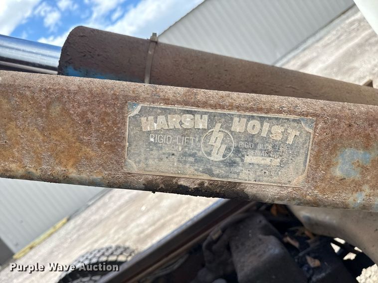 image for item EG5829 1993 Ford F700 dump flatbed truck