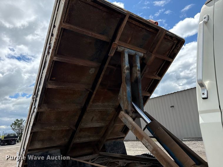 image for item EG5829 1993 Ford F700 dump flatbed truck