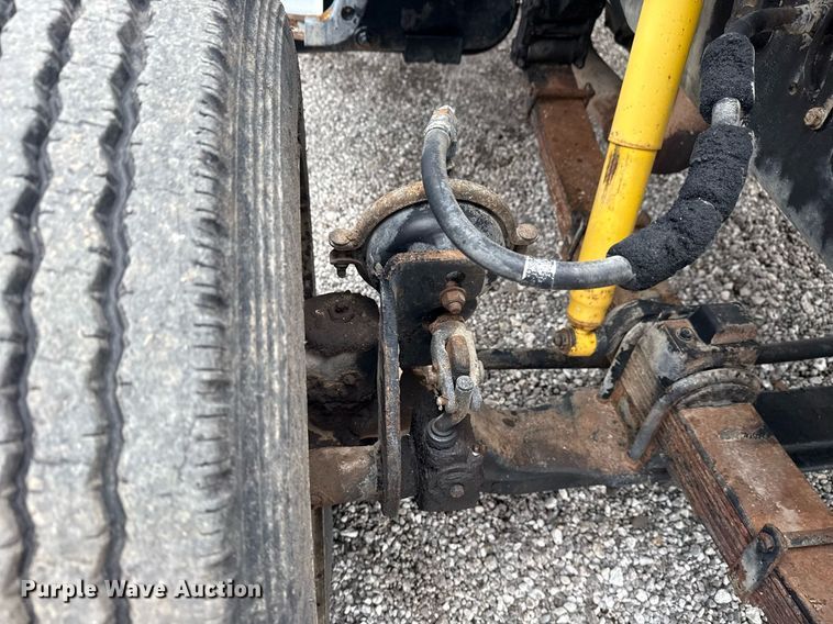 image for item EG5829 1993 Ford F700 dump flatbed truck