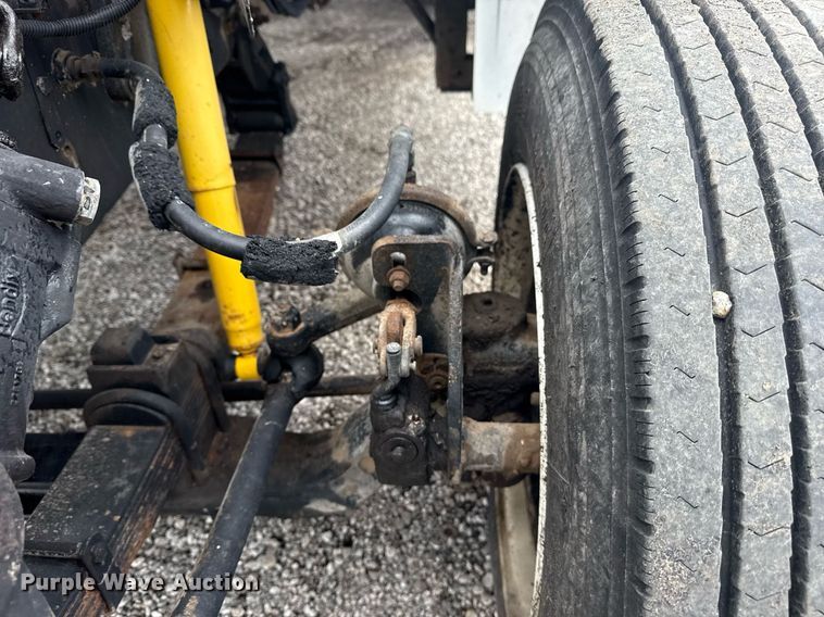 image for item EG5829 1993 Ford F700 dump flatbed truck