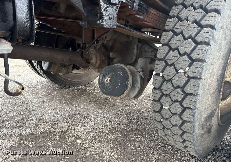 image for item EG5829 1993 Ford F700 dump flatbed truck