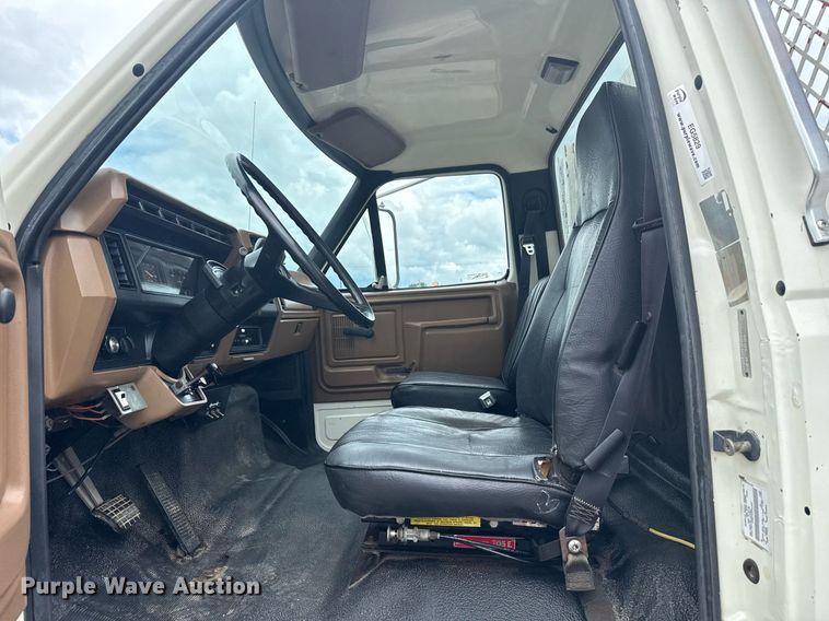 image for item EG5829 1993 Ford F700 dump flatbed truck