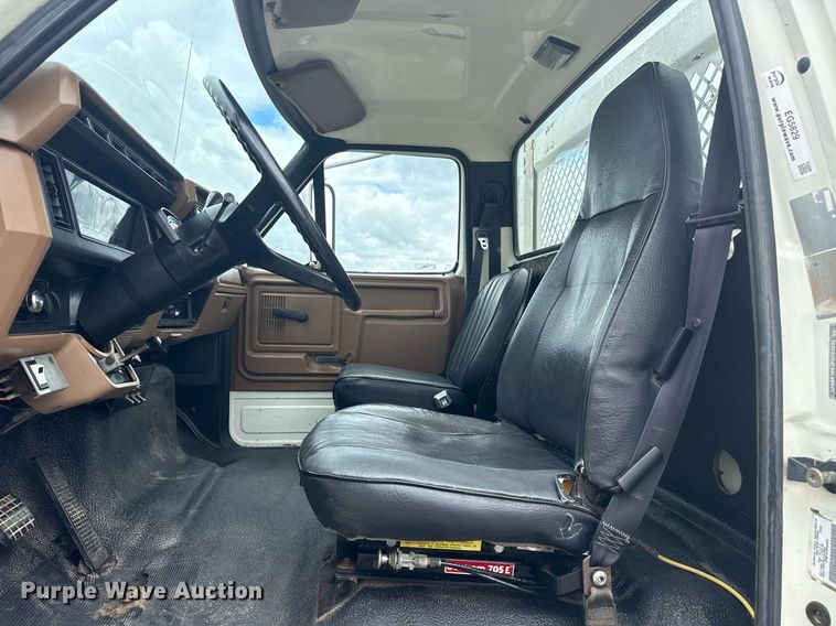 image for item EG5829 1993 Ford F700 dump flatbed truck