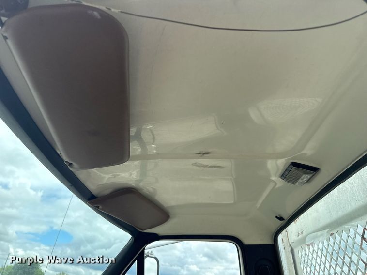 image for item EG5829 1993 Ford F700 dump flatbed truck