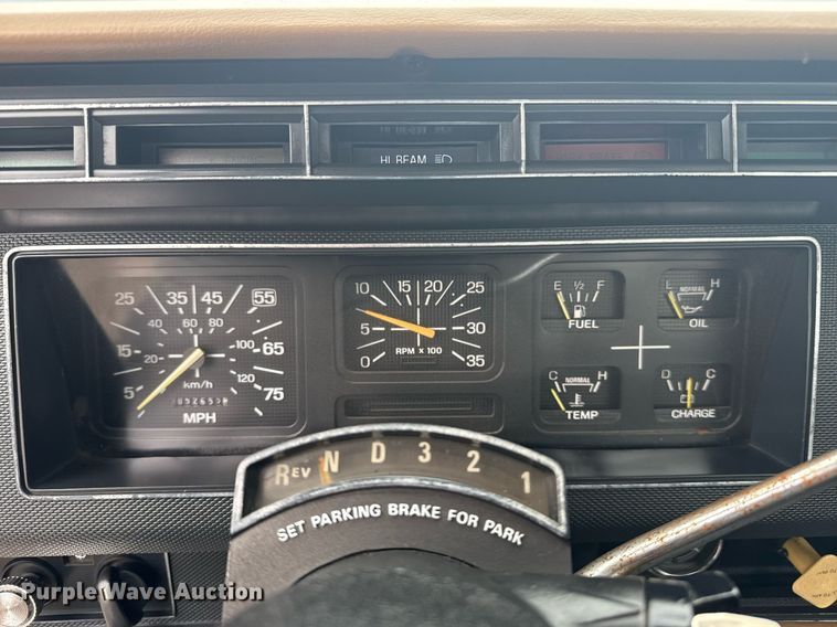 image for item EG5829 1993 Ford F700 dump flatbed truck