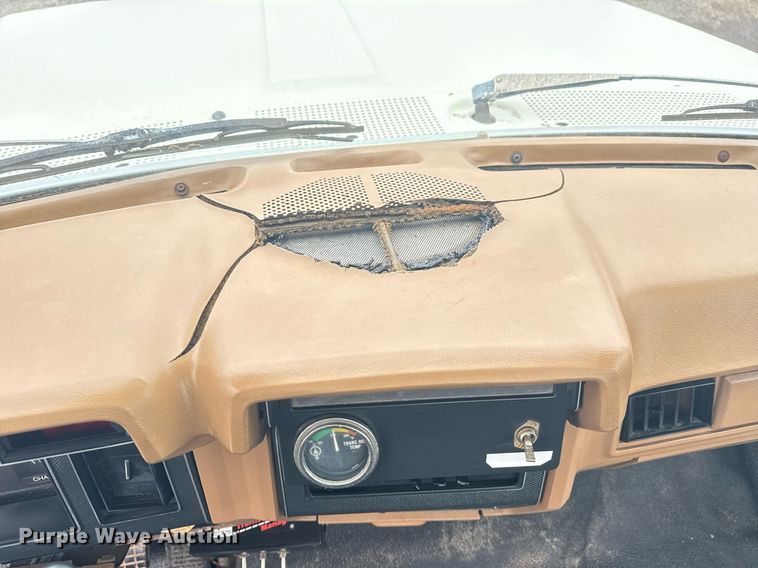 image for item EG5829 1993 Ford F700 dump flatbed truck