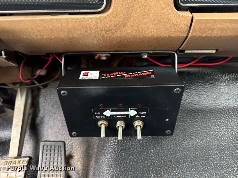 image for item EG5829 1993 Ford F700 dump flatbed truck