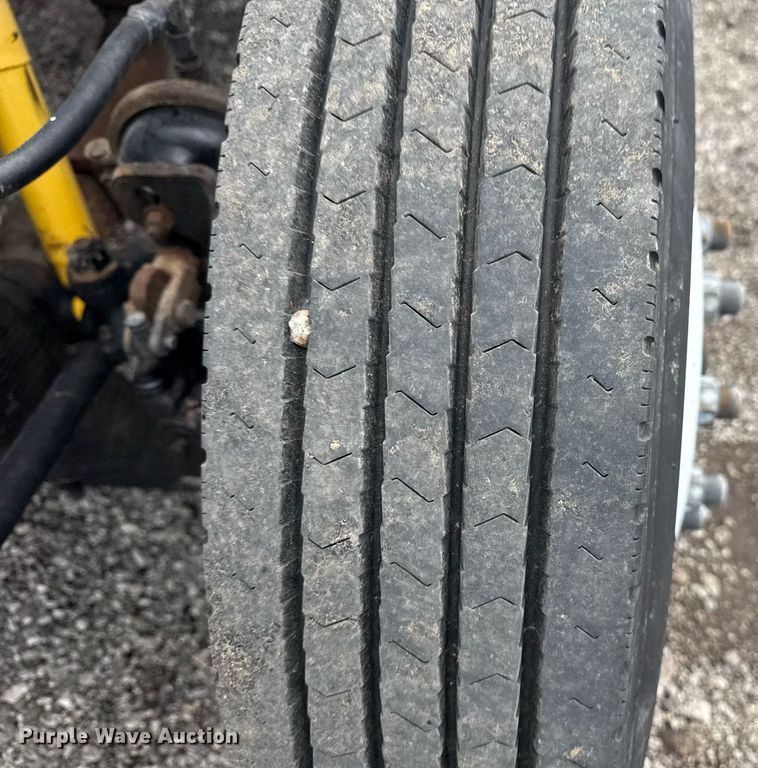 image for item EG5829 1993 Ford F700 dump flatbed truck