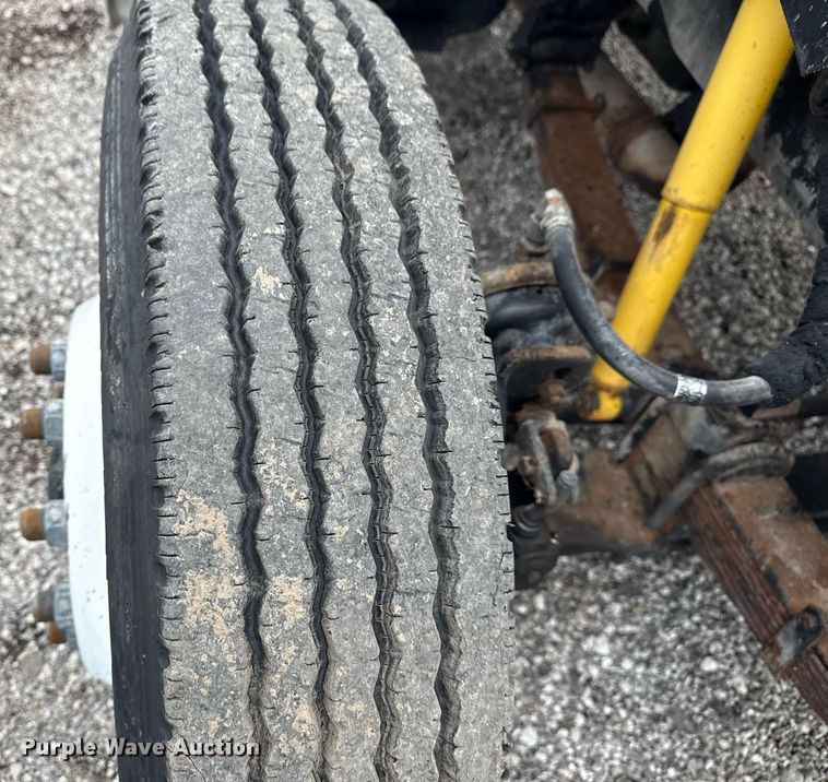 image for item EG5829 1993 Ford F700 dump flatbed truck