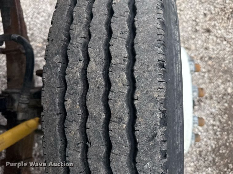 image for item EG5829 1993 Ford F700 dump flatbed truck