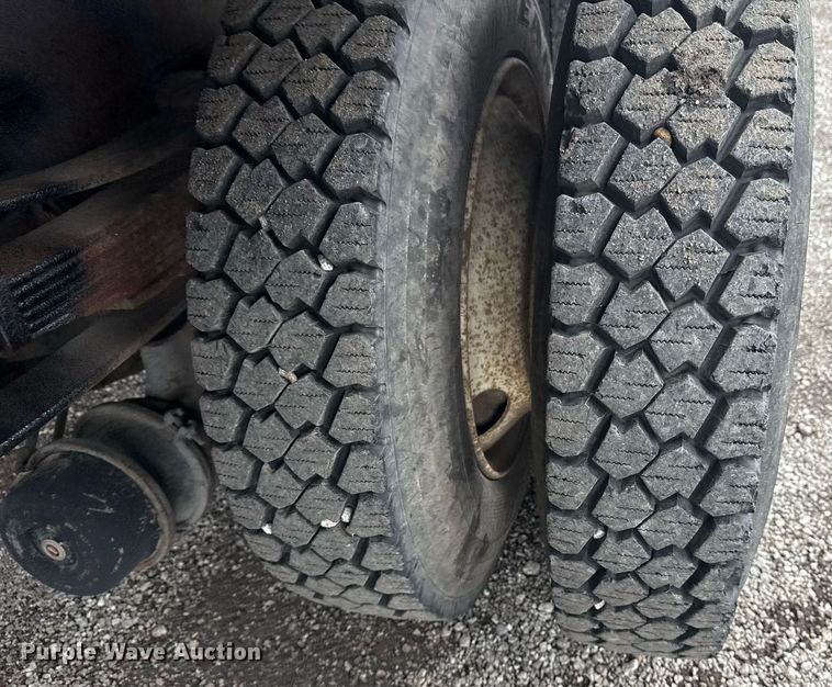 image for item EG5829 1993 Ford F700 dump flatbed truck