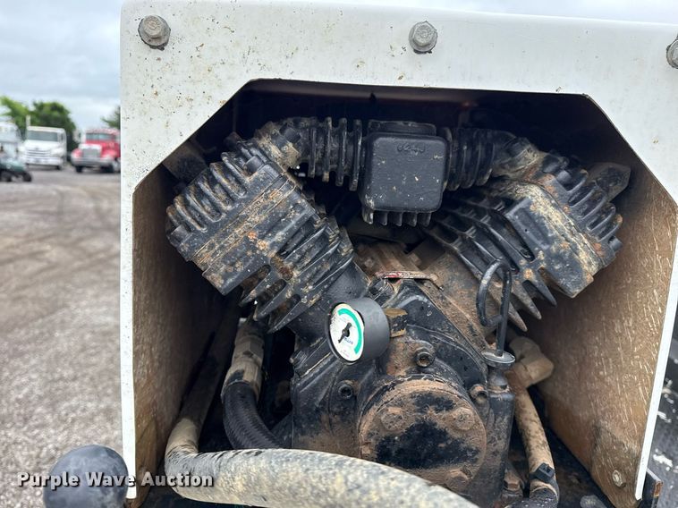 image for item EG5852 2012 Dodge Ram 5500HD utility / service truck