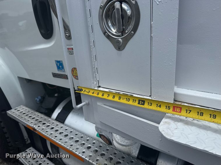 image for item EG5890 2012 Freightliner Business Class M2  grapple crane truck