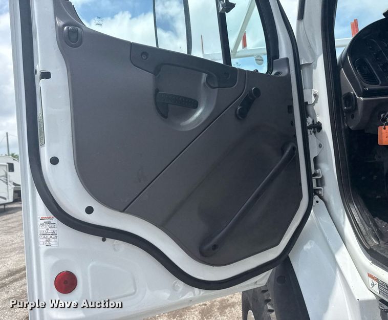 image for item EG5890 2012 Freightliner Business Class M2  grapple crane truck