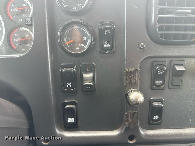 image for item EG5890 2012 Freightliner Business Class M2  grapple crane truck