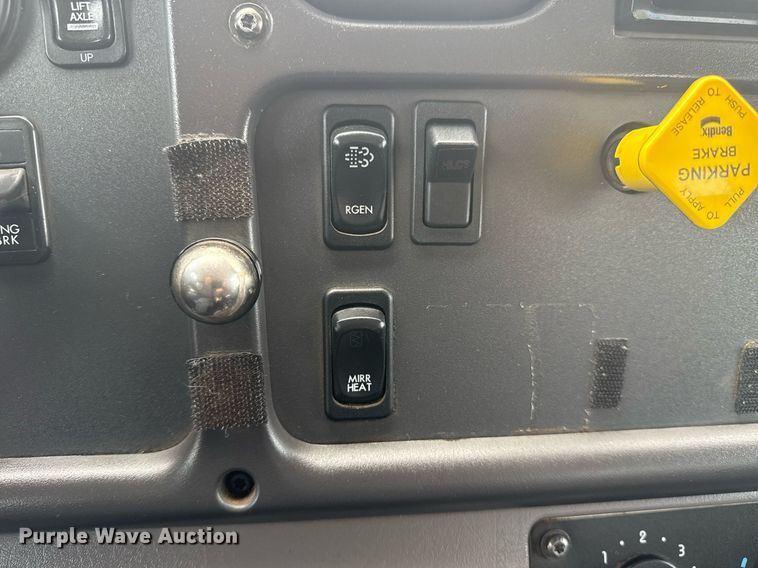 image for item EG5890 2012 Freightliner Business Class M2  grapple crane truck