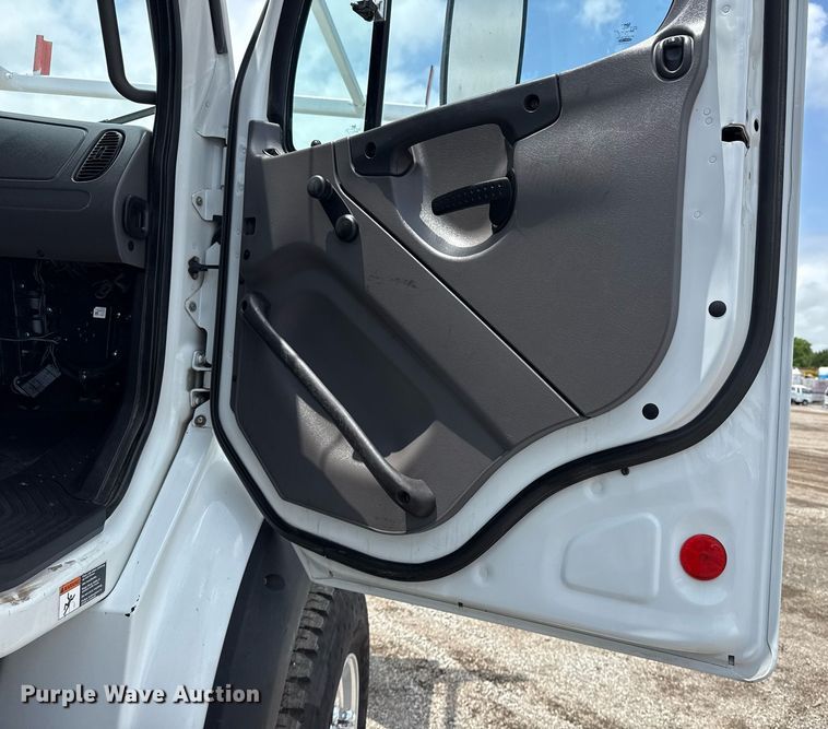 image for item EG5890 2012 Freightliner Business Class M2  grapple crane truck