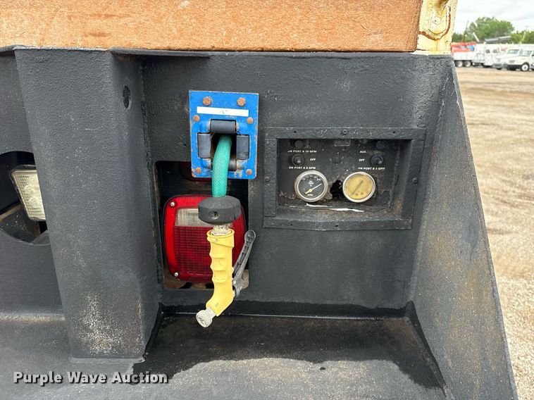 image for item EG5892 2011 International 7400 Crew Cab crane truck